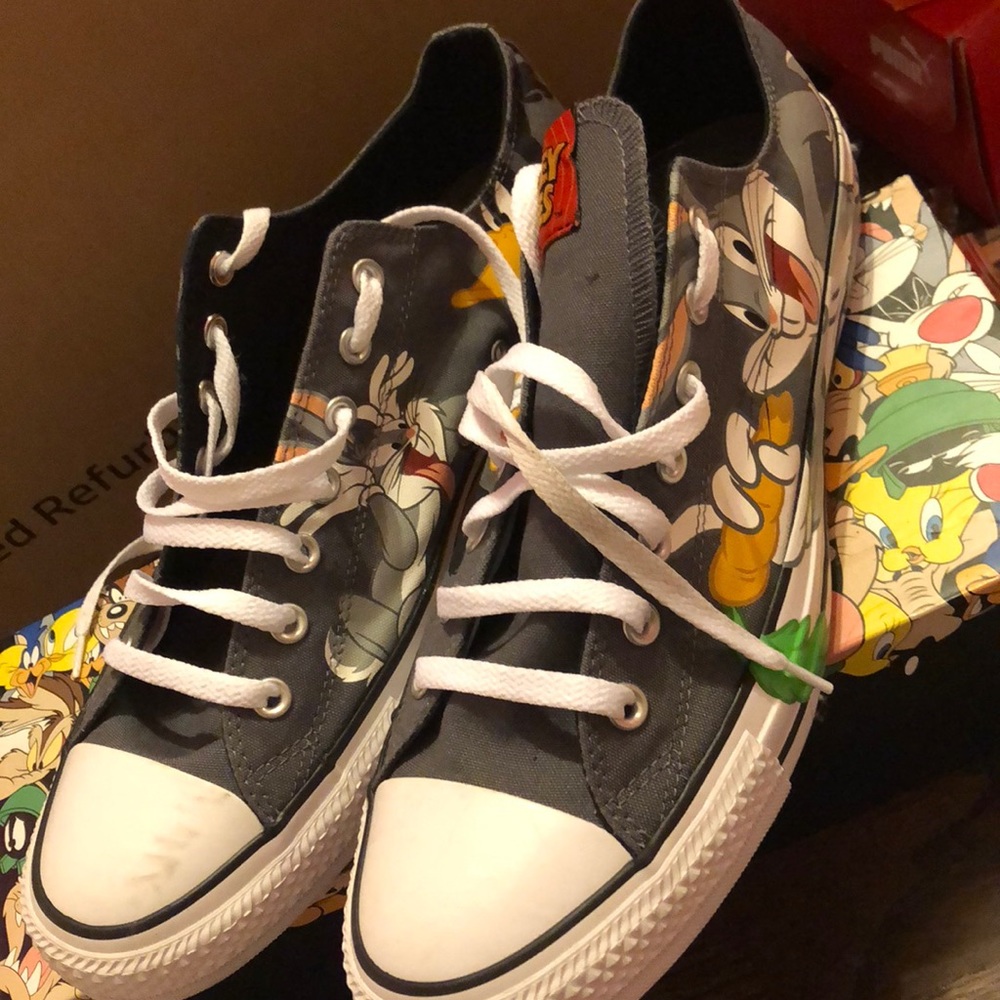 Looney Tunes Converse